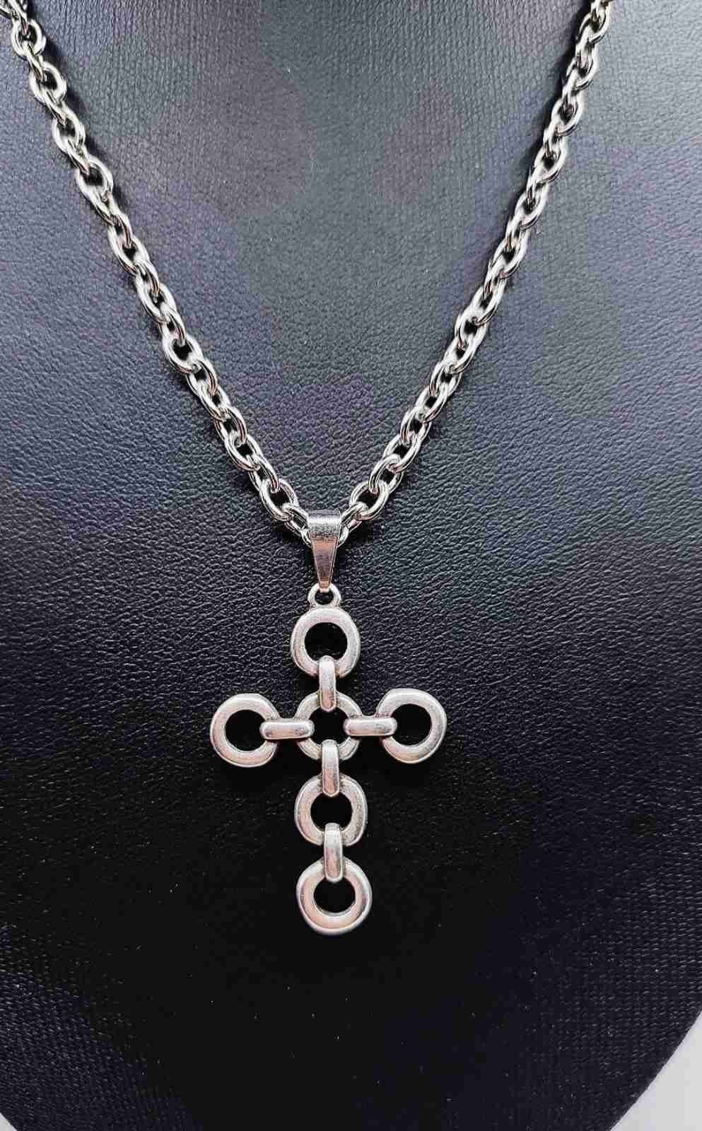 NECKLACE WITH A SILVER CROSS
