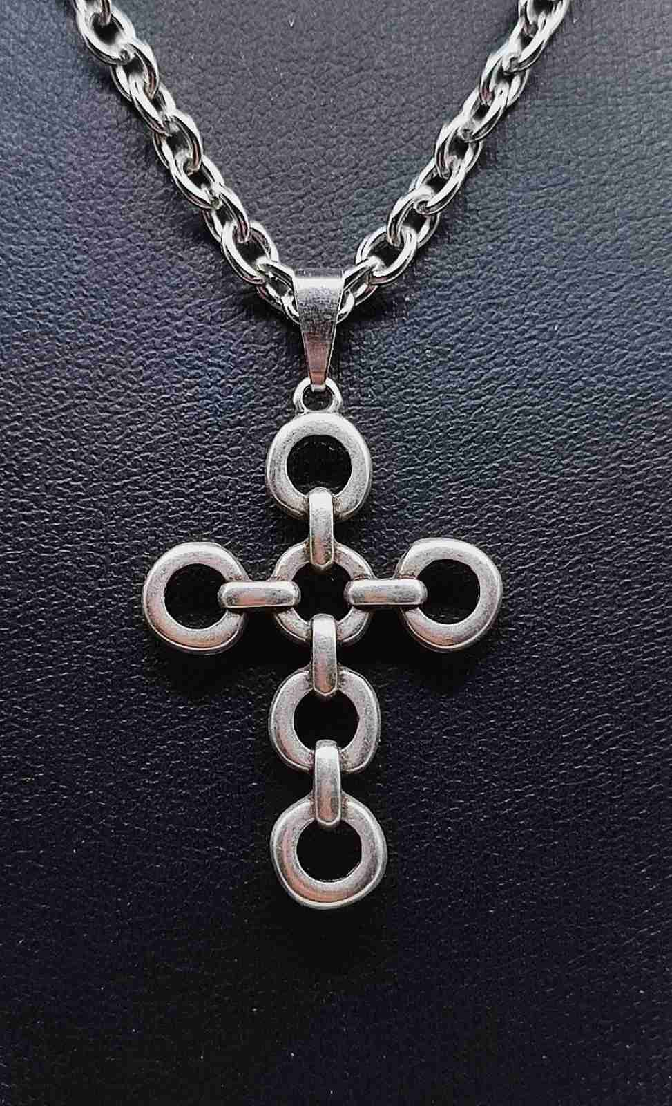NECKLACE WITH A SILVER CROSS 1