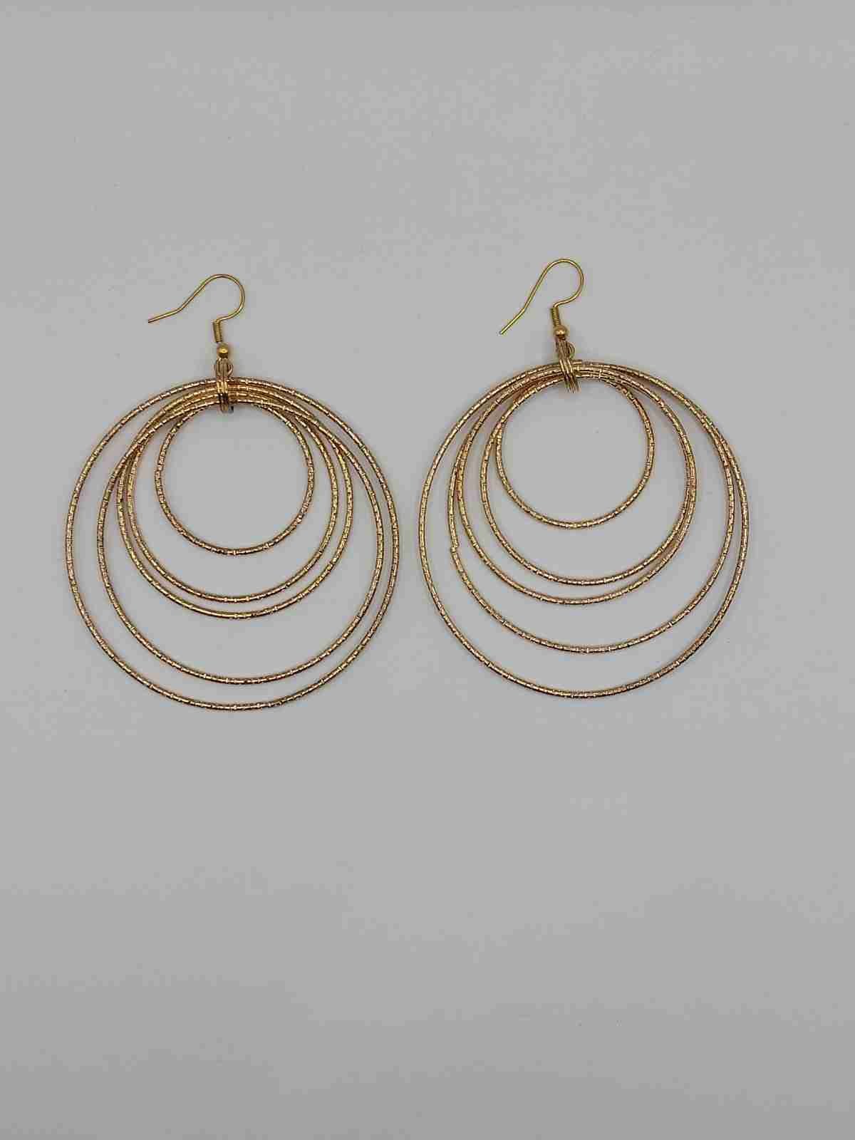 GOLD EARRINGS WITH CIRCLES